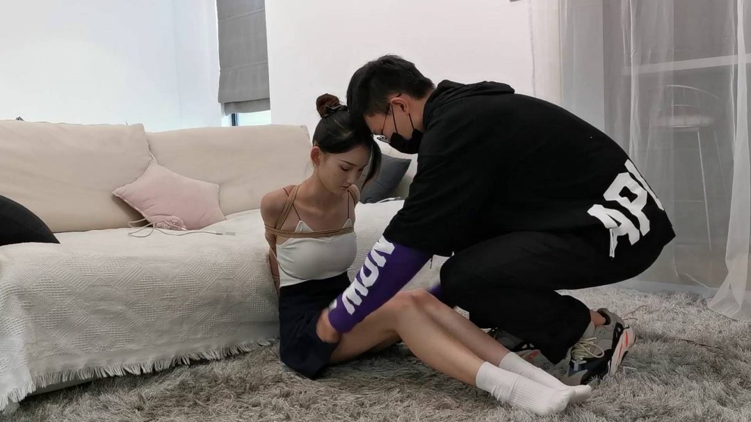 定拍美女果果直臂驷马口球堵嘴-3