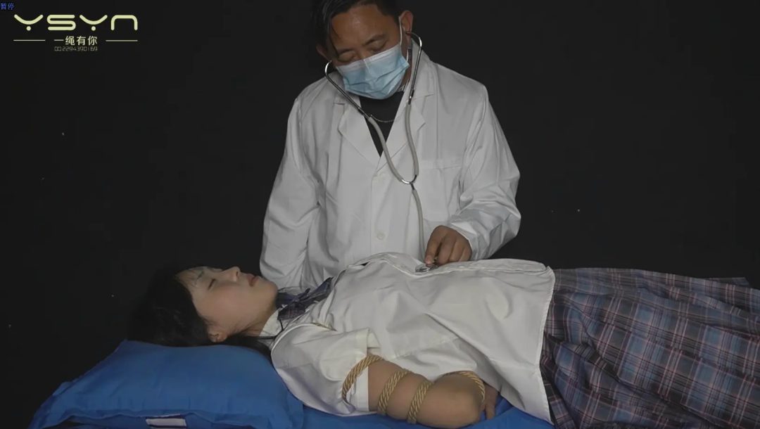 漂亮的JK女孩婷婷犯下罪行被关押审讯惩罚后供认不讳被执行绞之刑仔细验尸摆弄-2