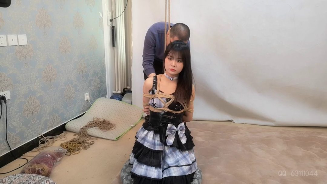 佳倩 温柔的洛丽塔 白丝 单腿吊挣扎-4