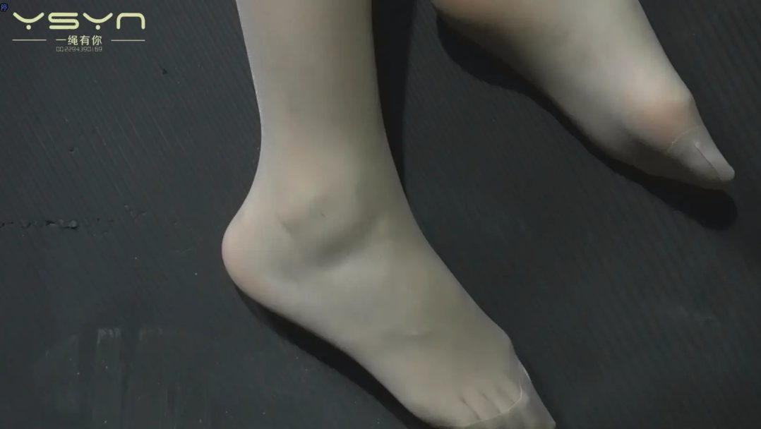 【断头台下的肚兜女姝】卧底女孩被捕捆绑刑房老虎凳打挠脚心后威逼脱掉旗袍肚兜再次老虎凳上刑全身挠痒刑后上断头台-15