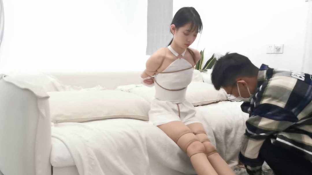 姗姗 白裙口球 努力挣脱-4