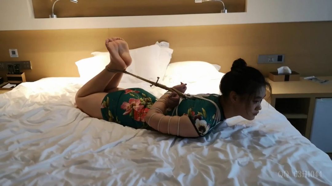 纭纭绿旗袍 五花紧缚驷马-7