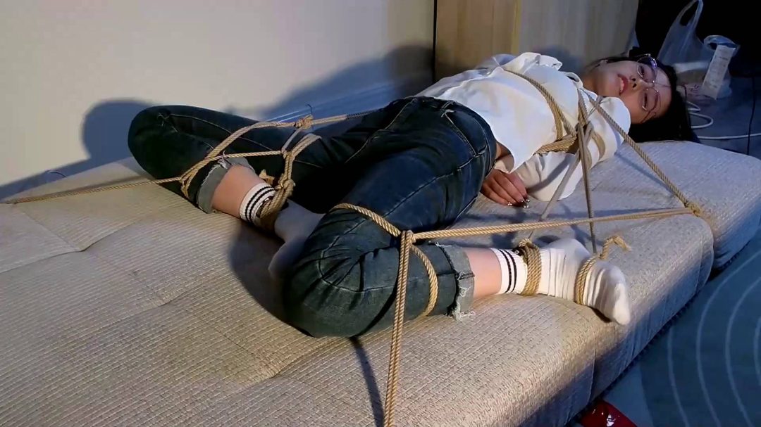 长腿眼镜学姐文静花式仰面缚第一季-6