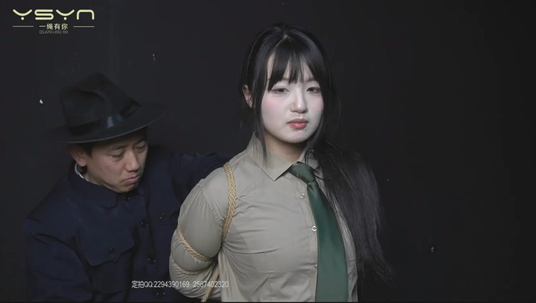 【姐妹情深】军统姐妹花身份暴露不幸被捕背吊在刑房全身捆绑晕死又绑老虎凳脱靴挠打脚心夹脚趾不屈五花大绑秘毙-9