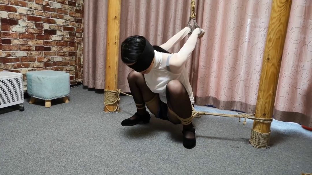 黑丝 布鞋 难受的蹲姿-2