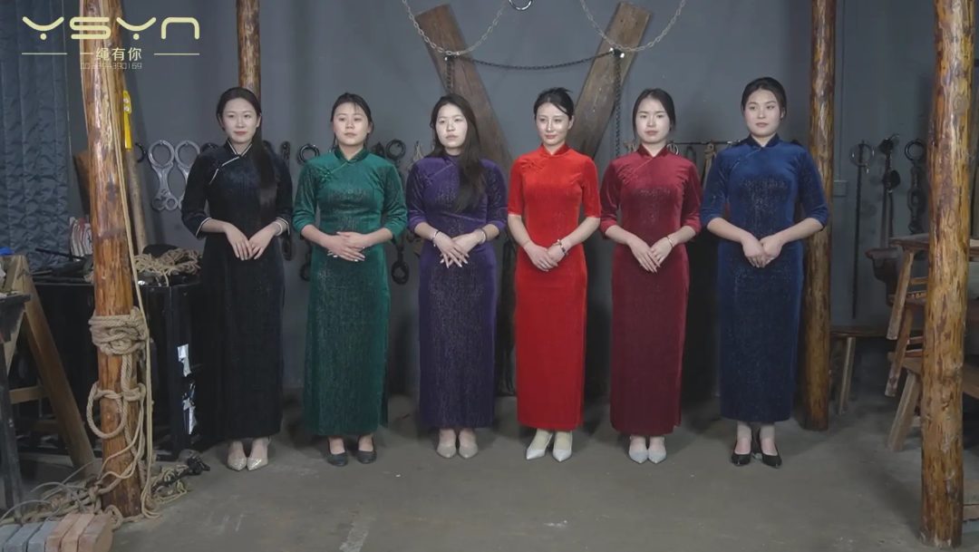 大场面【上才艺的六美女】六位漂亮旗袍女孩展示自己的才艺跳舞唱歌五花大绑起来继续展示-1