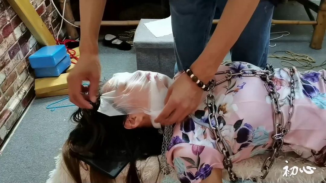女M潇潇体验五花紧绑，镣铐铁链捆绑调教-7