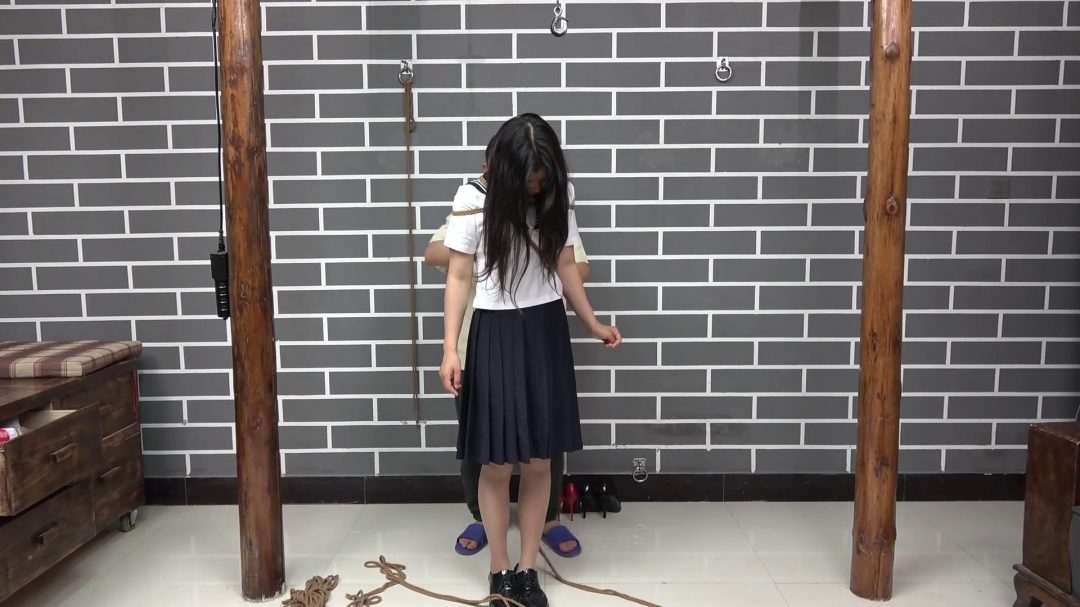 985女大学生绳模之路-1