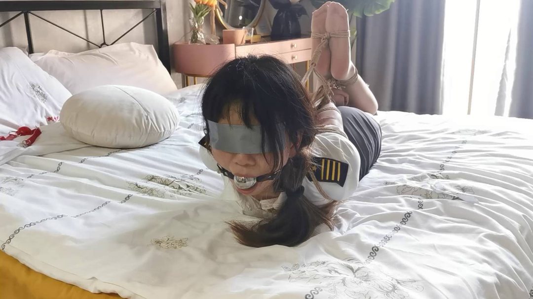 小圆直臂驷马蒙眼堵嘴放置-5