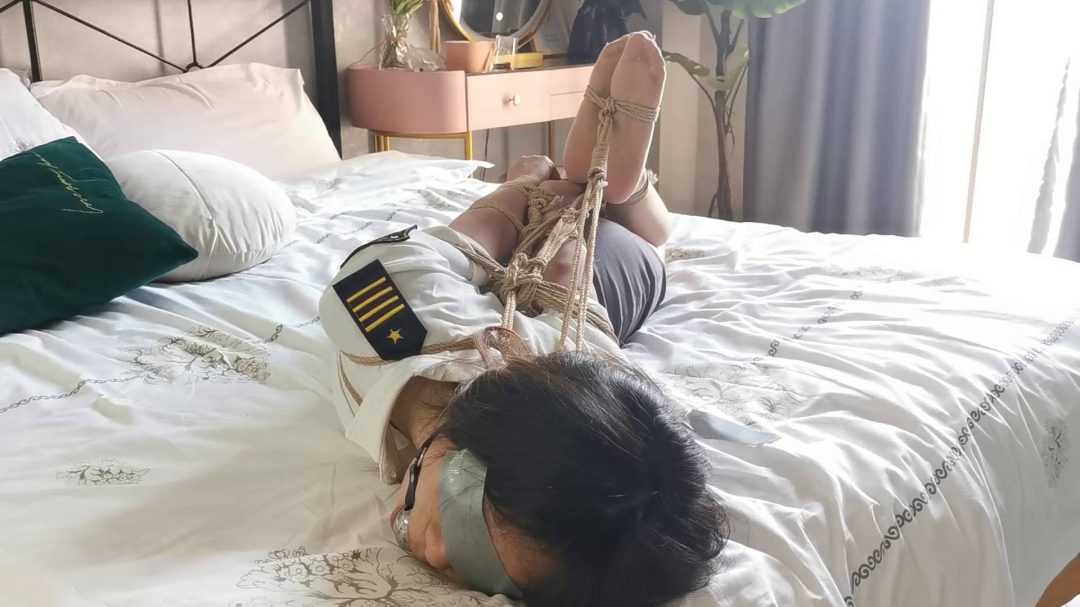 小圆直臂驷马蒙眼堵嘴放置-6