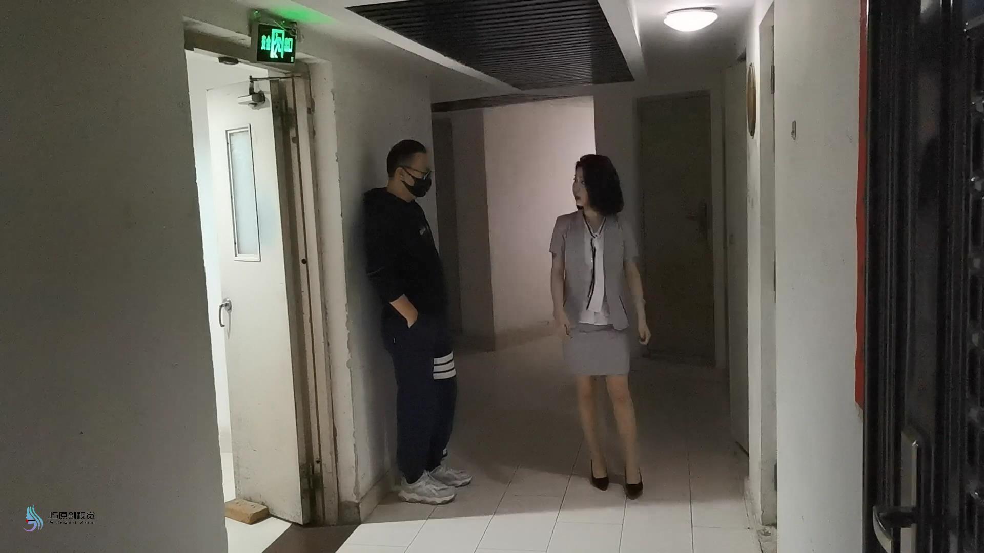 【夏瑾】《小心邻居》独居美女被人盯上/伪装邻居入室捆绑/丝袜堵嘴/胶带/绷带/TK