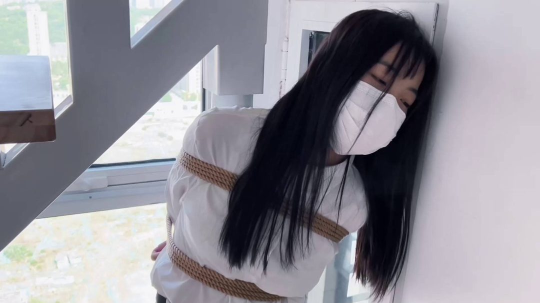 ol美女下班被入室捆绑折磨一天-3