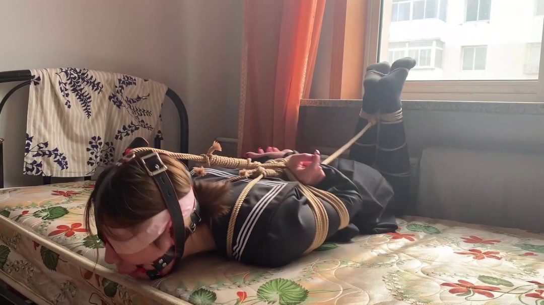 莹莹 马具口球 连头驷马强制抬头 挣扎口水-8