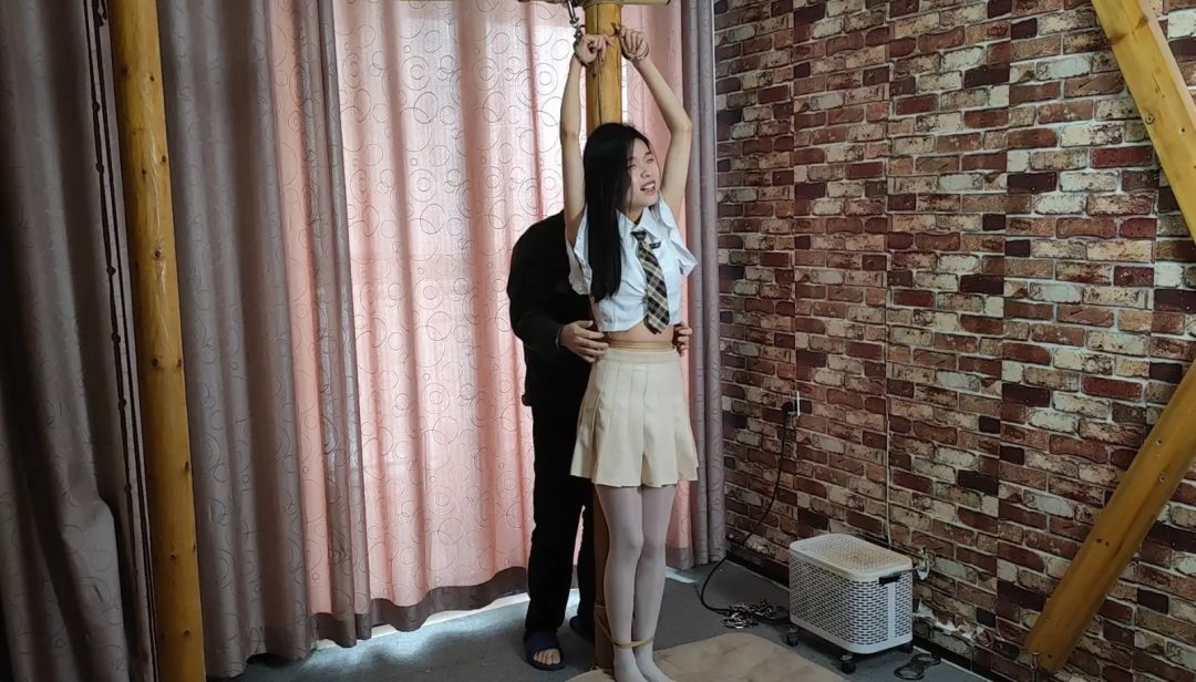 妍妍 柱子上的白丝JK小美女-7