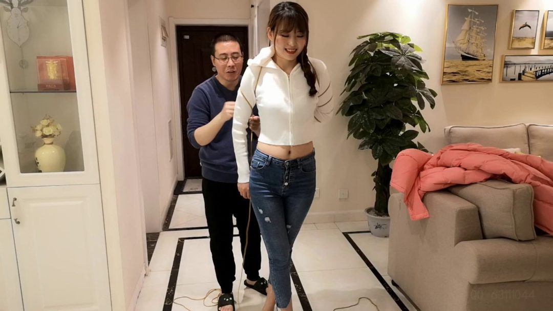 雨仟 超长腿 牛仔裤捆绑 娇柔的车模-1