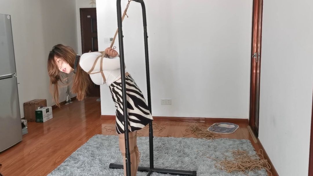 新妹子婉瑜紧缚放置+挠痒痒-6