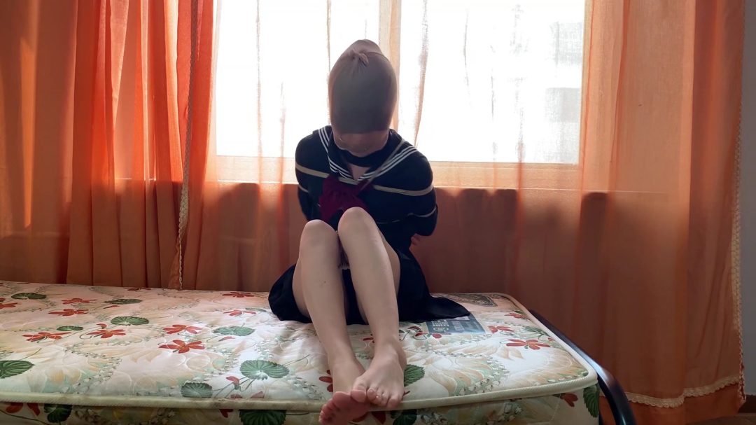 糖糖裸足裸腿日式连腿缚，美腿黑色jk制服，丝袜套头口环挣扎 喘息呻吟-6