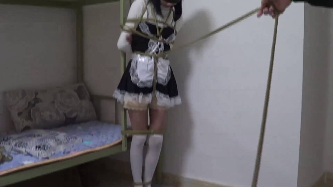00后小美女 红豆 白丝女仆 可爱至极的一个小丫头 驷马股绳捆绑欺负-4
