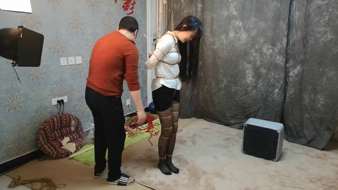 萌妹彩彩 白衬衣 五花体验 股绳拉扯-7