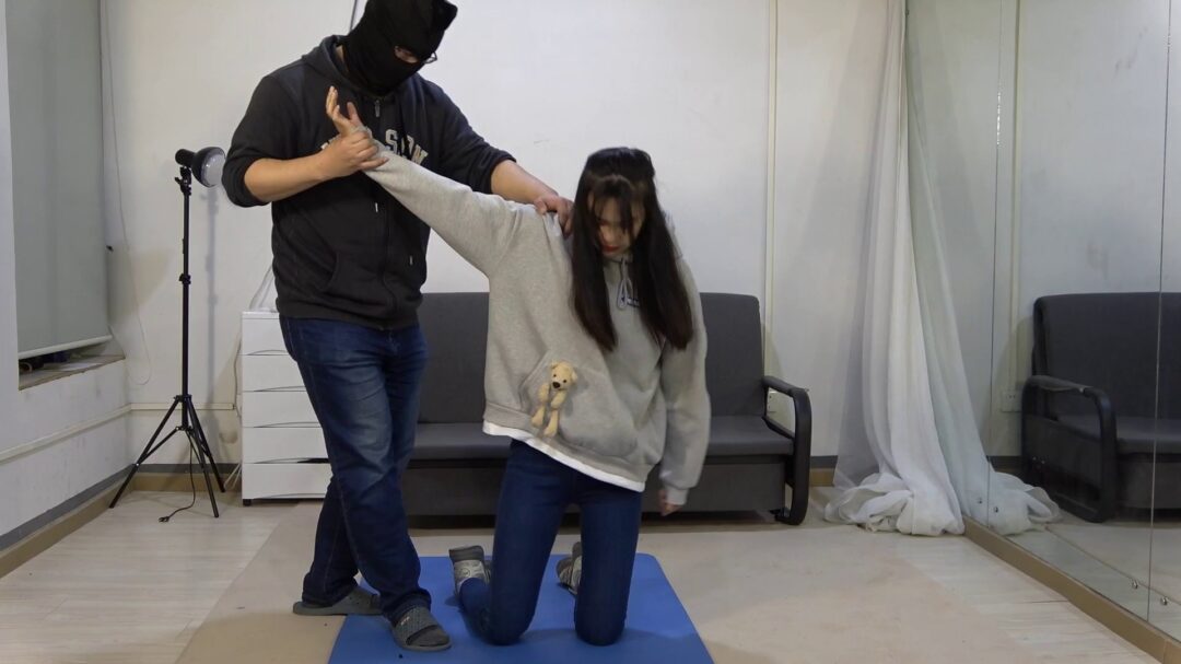 美女阿荣休闲运动装-3