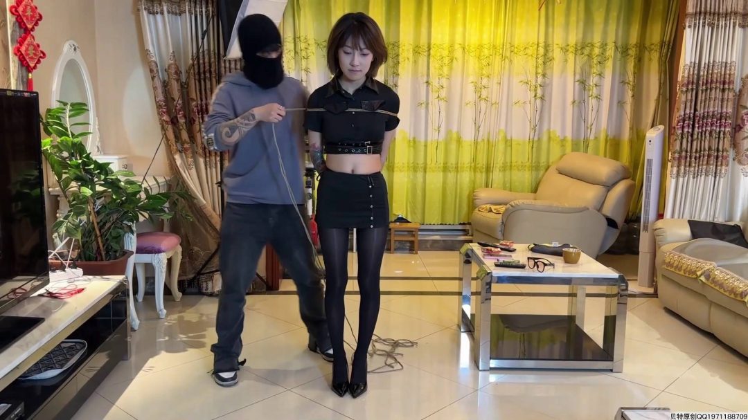 全身紧缚系列小艺黑丝紧缚-1