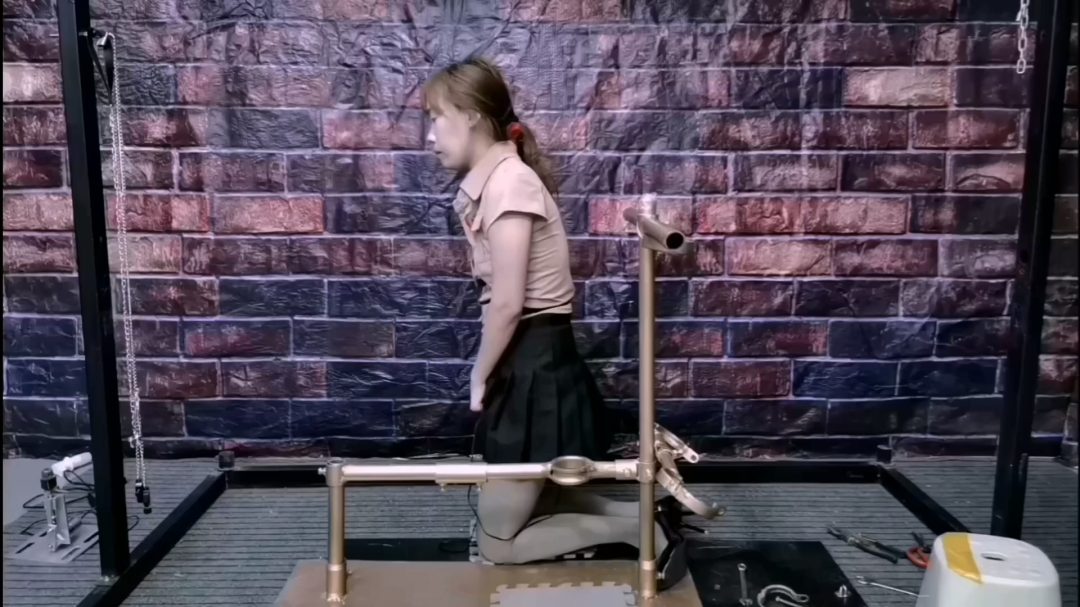 悦儿五花大绑勒脖子放置-6