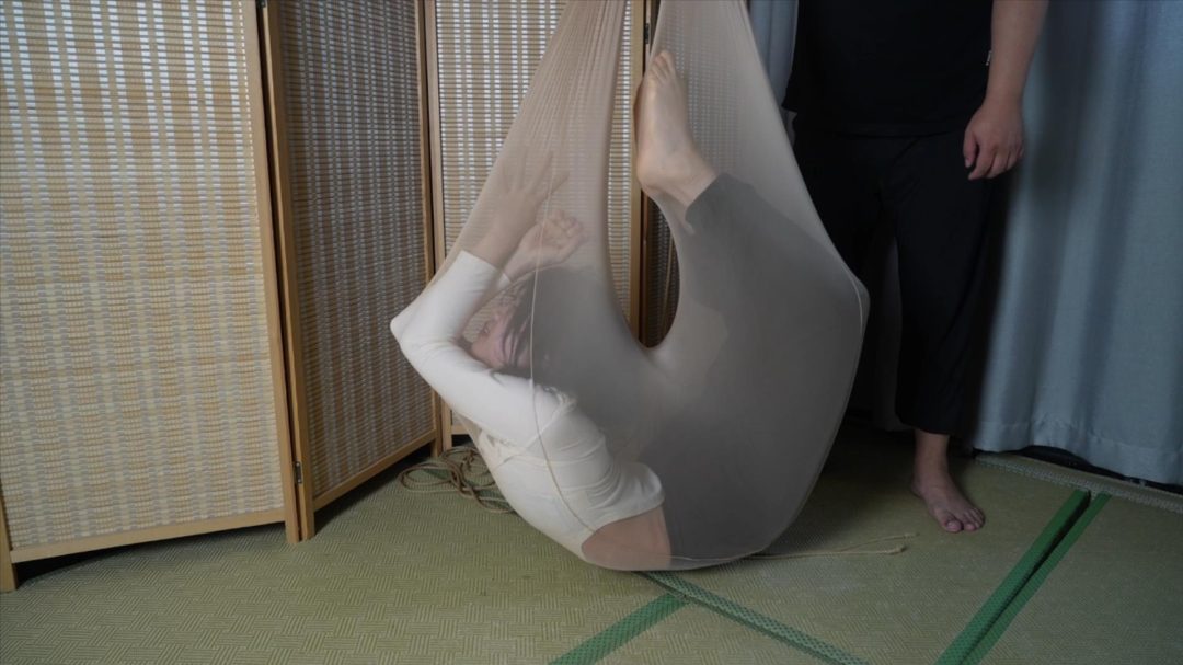 小0-空中瑜伽网纱能玩出什么驷马效果？-6