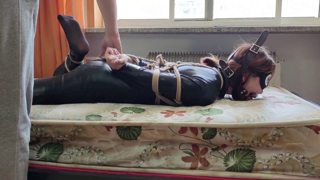 小橙 分腿驷马紧缚 马具口球堵嘴-8