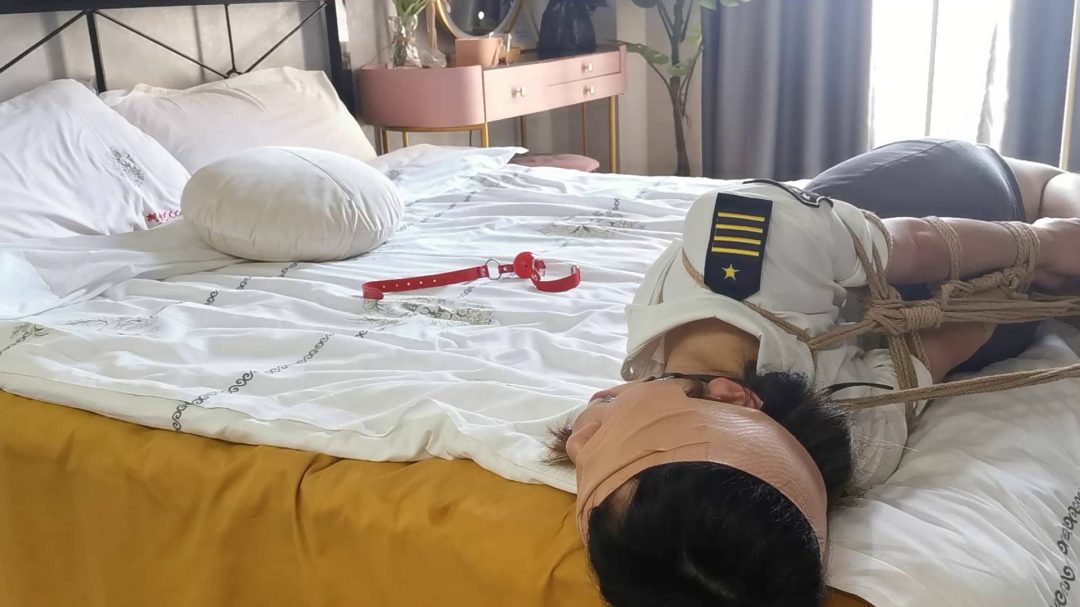 小圆直臂驷马蒙眼堵嘴放置-4