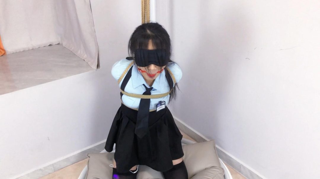 《路崽日记》-学院风制服+日式紧缚+胸缚+股绳+多节并腿缚+放置挣扎+（+口球+尾巴）三栋塞满+超紧欧式直臂紧缚+分腿蟹缚直臂吊起+跪缚+趴着露出尾巴等等-8