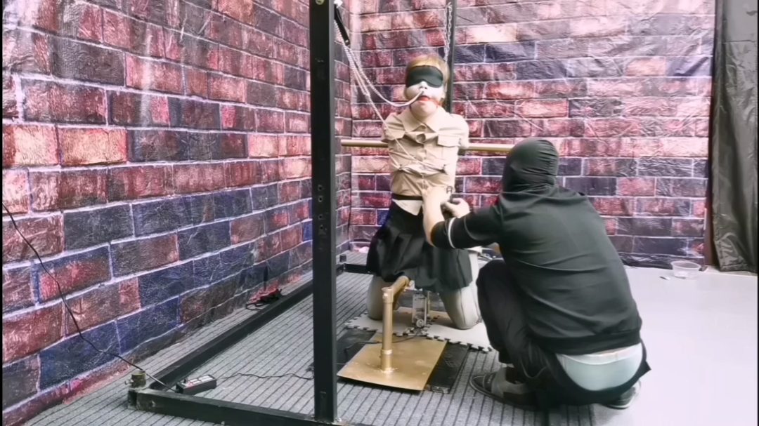 悦儿五花大绑勒脖子放置-5