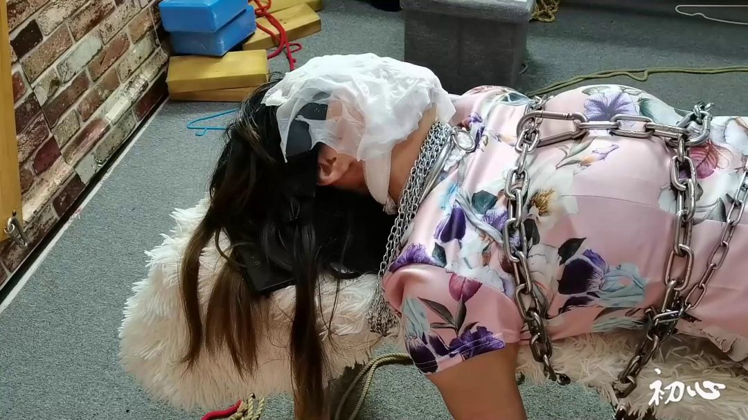 女M潇潇体验五花紧绑，镣铐铁链捆绑调教-4