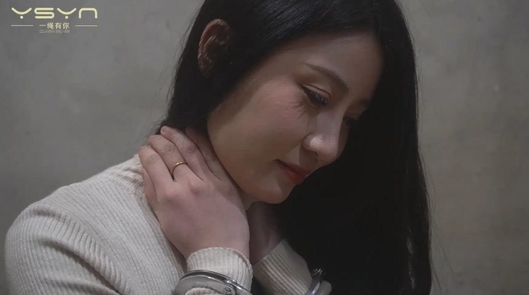 【又见噩梦】狱中临刑前的女犯李依娜（陈好）模拟五花大绑枪决梦中又被绞刑长时间挣扎而死-9