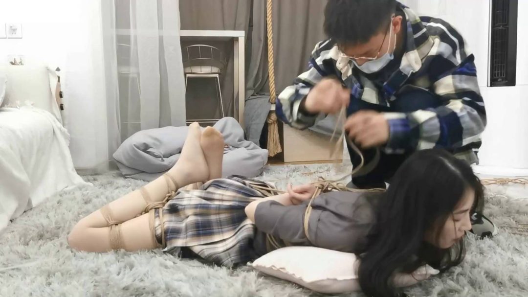 莞尔驷马紧缚 嘴里塞个柠檬-8