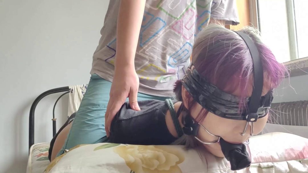 月潇驷马紧缚舔足训练-8