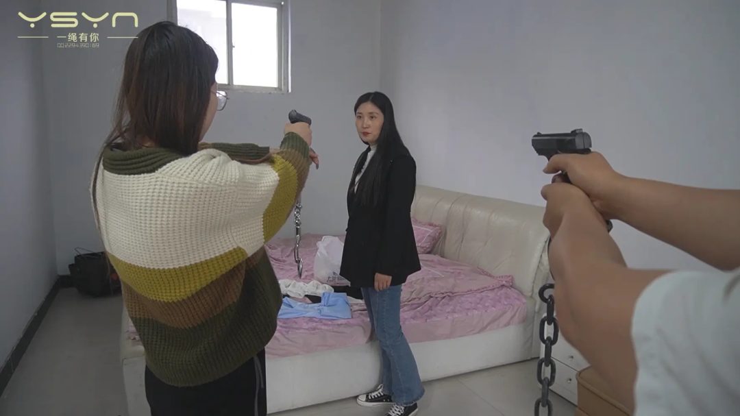 【法网之下】参与红蜘蛛犯罪的林晓以抢劫故意伤害罪等多项罪名被依法逮捕戴脚镣手铐收监拍照多次提审宣判五花驷马-3