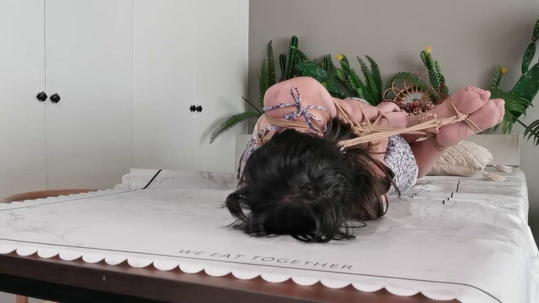 尤涵碎花吊带裙直臂驷马真实放置-7