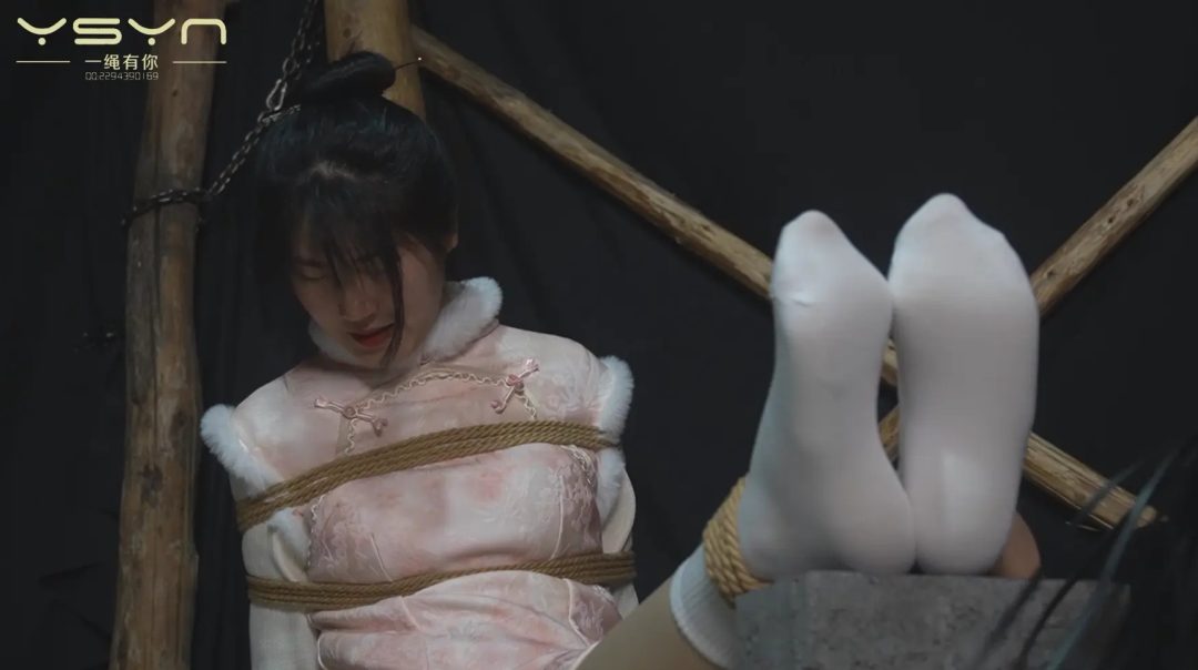 【绞索花开】旗袍女孩吞下发报秘件面对T务各种刑具体罚视死如归牺牲在绳索之下-9