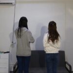 定拍两个大美女甘然和阿荣，反扭，抓捕，反铐，画押，押解，五花大绑，赤脚，驷马挣扎