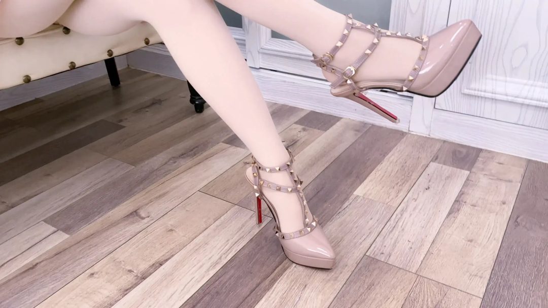 《甜妹故事汇》-日式紧缚,多节并腿缚,胸缚,口球,华伦天奴,放置挣扎站立,胶布封嘴,躺着挣扎,强制弓腰,丝足,放置等等-1