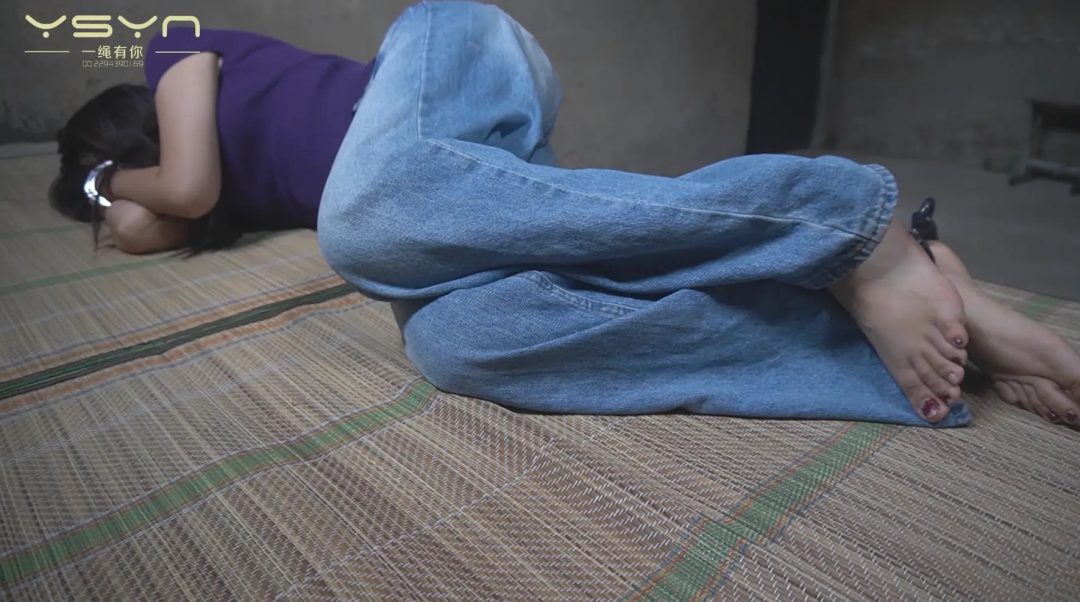 【童殇法惩】犯罪嫌疑人林知语（文雅饰）被绳之以法关禁闭审讯拍照留档砸死镣宣判挂牌五花大绑押赴刑场-6