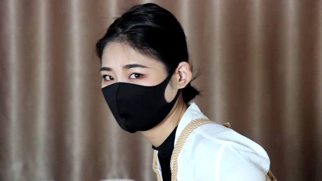 欣悦 白袜白衫 高叉形体服 堵嘴跪缚放置-3