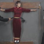 【山林密语】情报员林知语山林里被特务跟踪抓捕戴土拷脚镣牢房提审刑房受尽十字架夹棍老虎凳刷挠脚心铁钳子夹脚趾酷刑