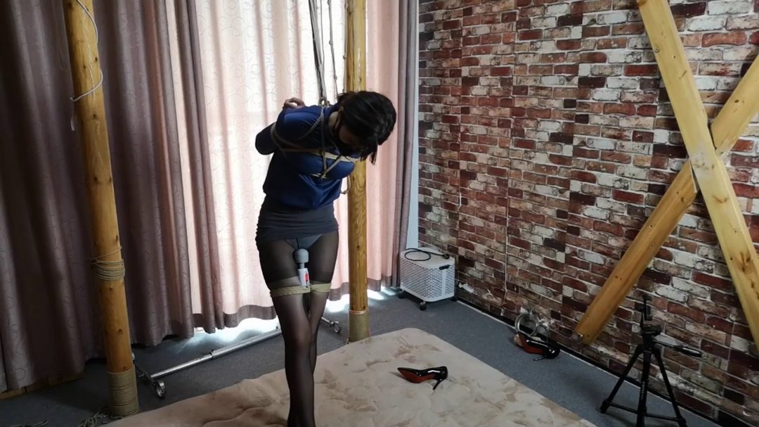 杨蕊黑丝大长腿 制服诱惑-3