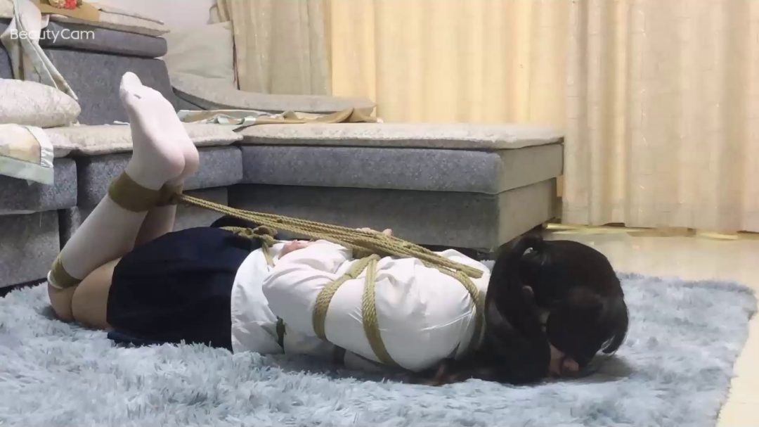 白丝JK双马尾玉箫妹妹 超紧驷马绑 蒙眼绑得快崩溃了-7