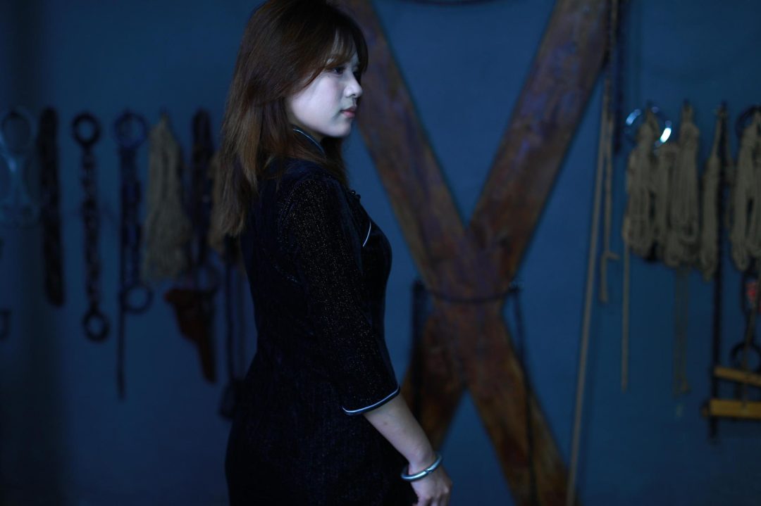 校花【柳诗涵】剧照686张+视频31分钟净身高168厘米年龄20岁本科大三在校生刑房手铐脚镣五花大绑后吊手-8