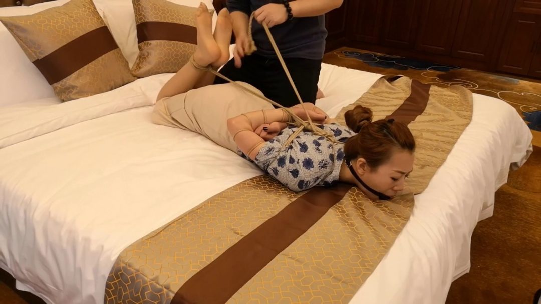 空姐五花紧缚 超大口球堵驷马-6