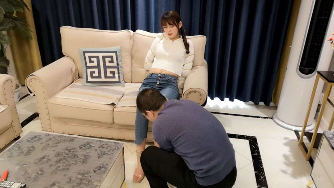 雨仟 超长腿 牛仔裤捆绑 娇柔的车模-3