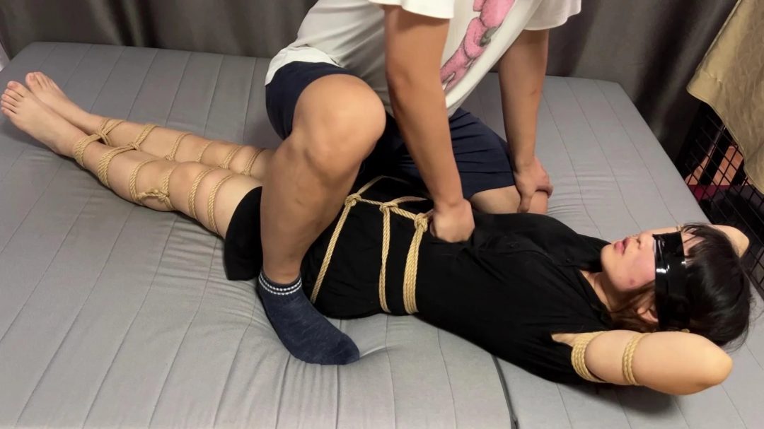 M 后手背缚 虐腹塑料袋套头无法呼吸加坐脸极限挣扎-4