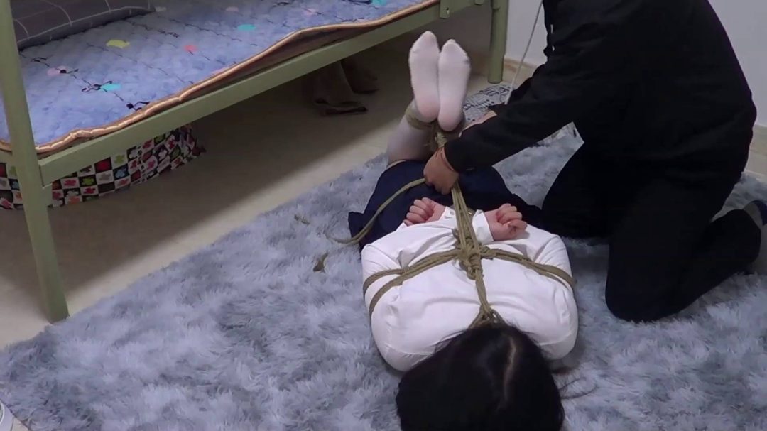00后小美女玉箫 极品白袜制服 标准日式超紧捆绑 驷马挣扎解缚-5
